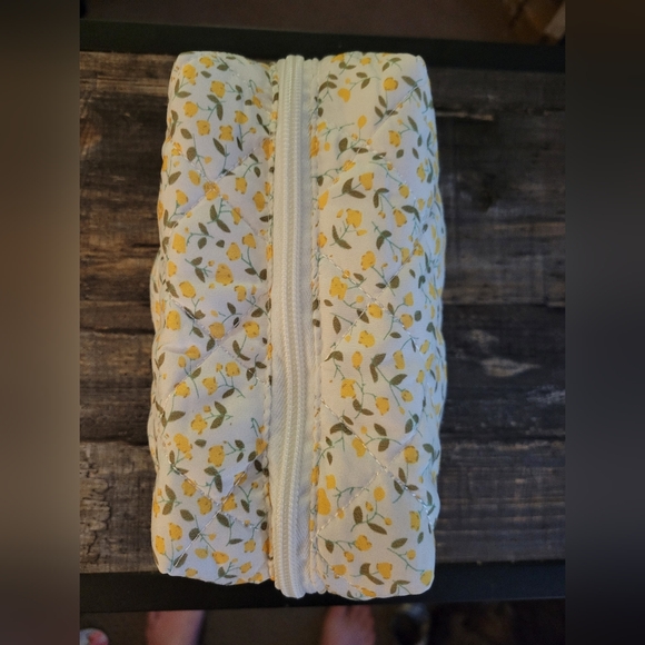 Handbags - Floral Quilted Zipper Pouch